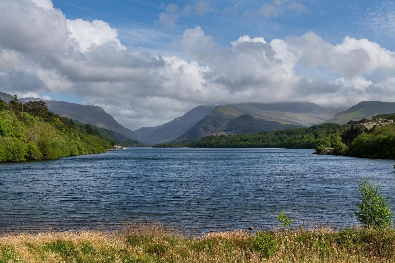 Arlyn, Padarn Lake Viewpoint In Snowdonia Caernarfon Exteriör bild